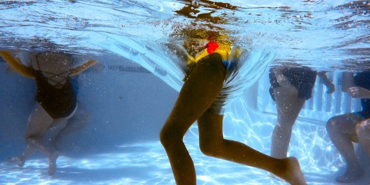 The flow between her legs. Underwater photography, Alan Powell 2018